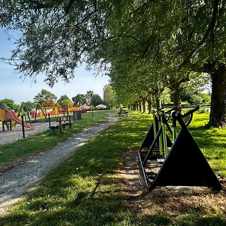 Les Cabanes Du Lac Vandre Экстерьер фото