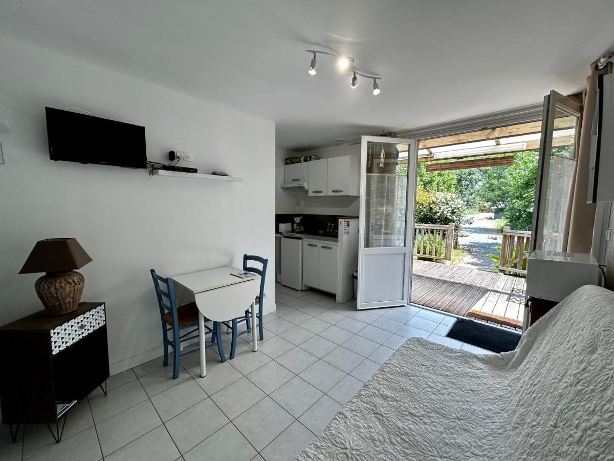 Les Cabanes Du Lac Vandre Экстерьер фото