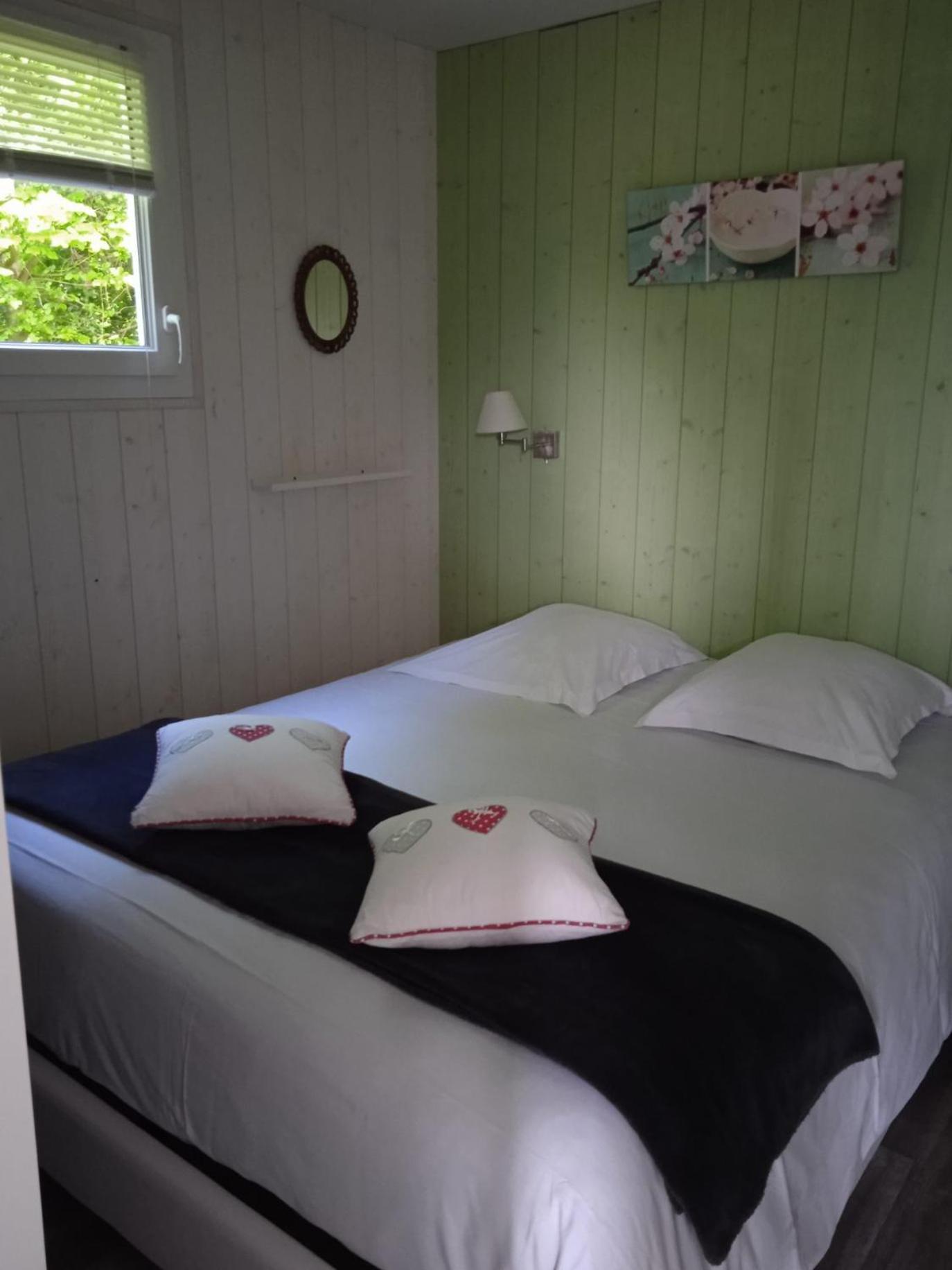 Les Cabanes Du Lac Vandre Экстерьер фото